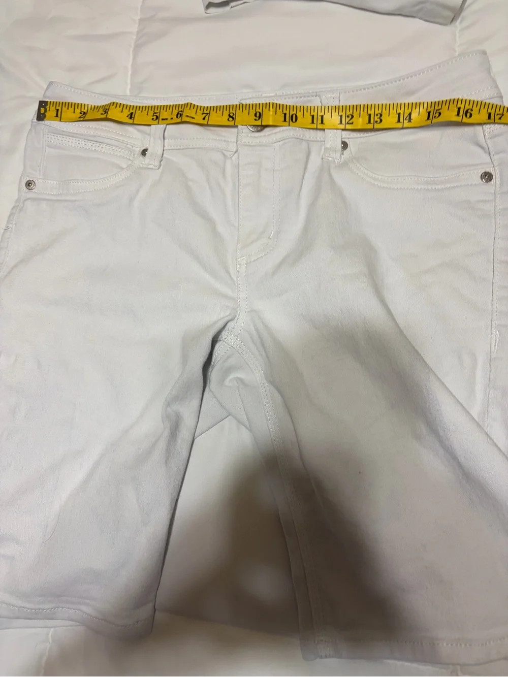 Seven 7 white women’s denim shorts.